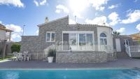 Modern Detached 4 Bed 3 Bath Villa with private pool close to all amenities - Bed and Breakfast Villamartin