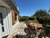 Bas de villa provençale 2 pièces avec Jardin - B&B
