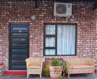 Farmhouse Boutique Backyard Rooms - B&B Outjo