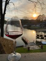 Rock N Roll Lake Haus - B&B Hot Springs