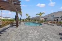 Modern Sunshine Oasis with Large Heated Pool, Just 20 mins to Siesta Key - Bed and Breakfast Sunrise