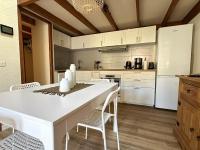 Charmante maison rénovée T2 bis 4 pers avec terrasse à La Palmyre - FR-1-705-17 - B&B La Palmyre