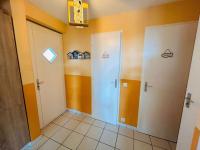 "LES COULEURS DU LAC" Appartement 9 personnes, sur 2 niveaux, accès piscines gratuit, village vacances - Bed and Breakfast
