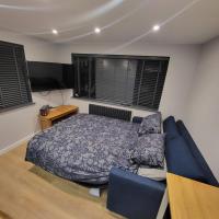 Town Centre Modern 1 Bed self-contained Apartment - B&B Newbury