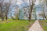 Modern Black & Wooden Apartment Warsaw Near The Airport by Noclegi Renters - B&B