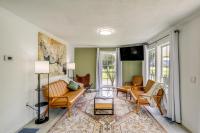 Riverfront Tennessee Retreat with Patio and Boat Ramp! - Chambres d’hôtes Elizabethton