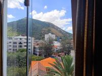 Departamento bien ubicado con 2 habitaciones con camas dobles - Chambres d'hôtes Cochabamba