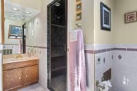 NEW! XL North Center Apt - 2 Car Garage and EV Charger! Patios! - Chambres d’hôtes