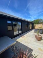 Bumblebee Barn, Luxury contemporary holiday home - B&B