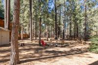 Catalina Creekside Cabin - Log home with wood burning fireplace for an immersive mountain getaway! - Chambres d'hôtes Big Bear Lake