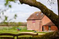 The Sussex Granary - Rural Retreat with Sunset View - B&B Arundel