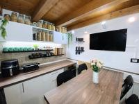 Rustic Retreat Rooms - B&B