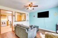 1 Mi to Historic Pleasure Pier Galveston Home - B&B