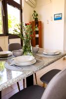 Apartment with terrace, garden and free parking - B&B