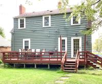 Cute 2 Bedroom Home - Huge backyard, near downtown! - B&B Cleveland