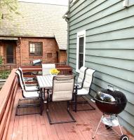 Cute 2 Bedroom Home - Huge backyard, near downtown! - B&B Cleveland