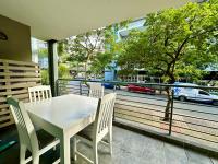 The Green Diamond - 2 King Beds Apartment - Bed and Breakfast
