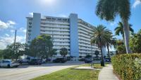Bayfront Apartment Breathtaking Views- one bedroom w balcony- living room -Free Parking - Chambres d'hôtes Miami Beach
