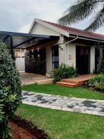 Apartment close to Menlyn Maine - B&B