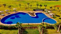 Appartement de Luxe avec Jardin Vue sur la Piscine Golf Securise 24h sur 24 a 5 Minutes de l Aeroport - B&B