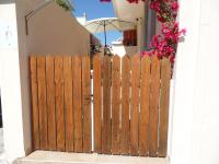 Ellis home with private entrance and nice veranda - B&B Chania