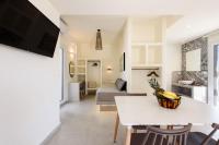  Deluxe Suite with Sea View and Outdoor Hot Tub