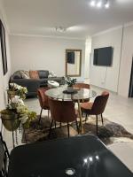 Lovely 2 bedroom apartment suitable for a family - Chambres d’hôtes