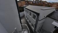 Spacious Central Duplex Apartment with 2 Bathrooms with Free Wi-Fi, Parking and Keyless Access, Sleeps up to 9 - Perfect for Groups - Bed and Breakfast