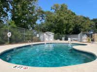 5 mins to beach w/ Pool & Views - B&B
