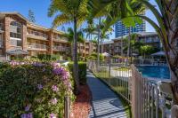 Burleigh Beach Apartment - Self Catering - B&B