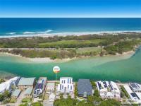 Coastal Creekfront with Pontoon Access - B&B Kingscliff