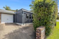 Trendy 2-Bed Home with Outdoor Entertainment - B&B