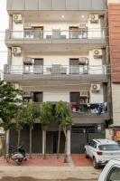 Homlee-Vasundhara 2BHK Flat- kitchen-Parking-Lift - B&B Ghaziabad