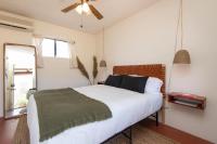 B&B Joshua Tree - Renovated Lodge - Room 1 with pool access - Bed and Breakfast Joshua Tree