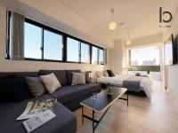 B&B Hiroshima - bHOTEL Nekoyard - Modern 1 BR Apartment, Close to Peace Park, For 6 PPL - Bed and Breakfast Hiroshima