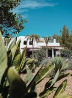 Villa 4 Palms only 5 minutes from Ibiza - B&B