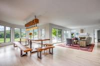 Berkshire Vacation Rentals: The Brookman: Renovated 6000 SF Estate On 40 Acres - Chambres d'hôtes Williamstown