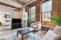 B&B Pittsburgh - 2BR 2BA Historic Loft Retreat With Pool - Bed and Breakfast Pittsburgh