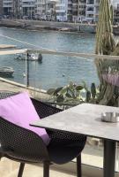 Seafront, lovely modern studio. - Ferienwohnung St. Julian's