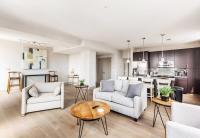 2BR Luxury Apartment With Rooftop Deck & Pool - B&B