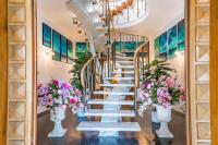 Majestic Villa in Hills of Florence with Gardens Gym Jacuzzi and Sauna - Chambres d'hôtes Fiesole