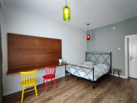 Dreibettzimmer mit Stadtblick