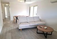 B&B Gold Coast - Coombabah 3 bedroom duplex - Bed and Breakfast Gold Coast