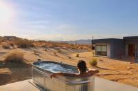 B&B Joshua Tree - Ventus Joshua Tree- Modernist Style w Pool & Tub - Bed and Breakfast Joshua Tree