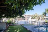 Moffat Beach, Large families & friends unite here! - B&B Caloundra