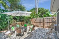 B&B Saint Augustine - Sapphire Skies! Sweet Beach Condo Steps from the Sand and Surf - Bed and Breakfast Saint Augustine