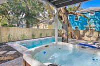 Downtown St Aug Home by Fountain of Youth Pool Spa by Beach Add Golf Cart - Chambres d'hôtes Saint Augustine