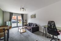 B&B Castleford - 2 Bedroom Flat, Glasshoughton - Bed and Breakfast Castleford