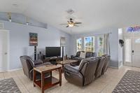 Casa Bella- Upgraded Waterfront Residence in Cape Coral with Heated Pool and Free Bikes - B&B