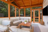 Fab Fred House stylish home with patio oasis - Ferienwohnung Fredericksburg